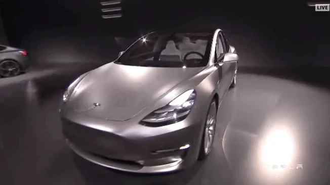 Tesla Model 3 screenshot 3 of 4